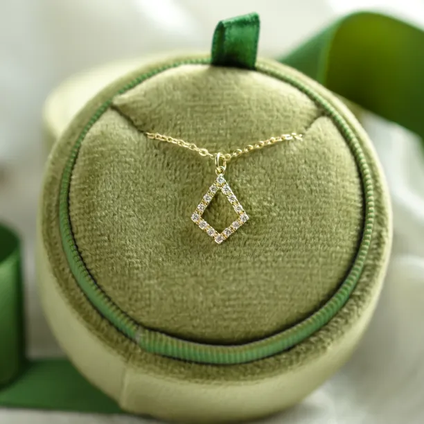 Zlatý náhrdelník s kite přívěskem s laboratorními diamanty HEATHER Image