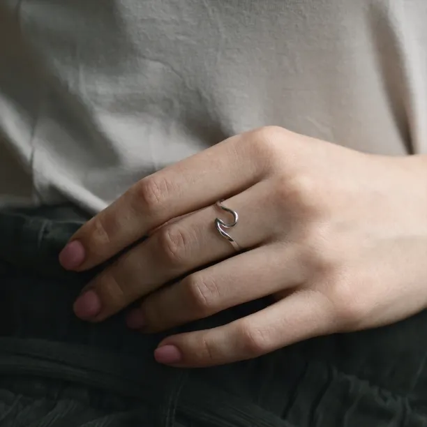 Minimalist gold wave ring WAVE Image