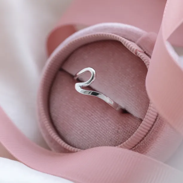 Minimalist gold wave ring WAVE Image