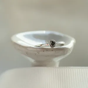 Minimalist engagement ring with salt and pepper diamond AINE Thumbnail
