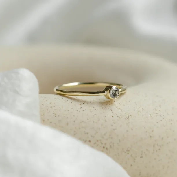 Minimalist engagement ring with salt and pepper diamond AINE Image