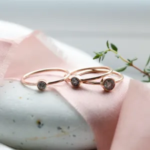 Minimalist engagement ring with salt and pepper diamond AINE Thumbnail