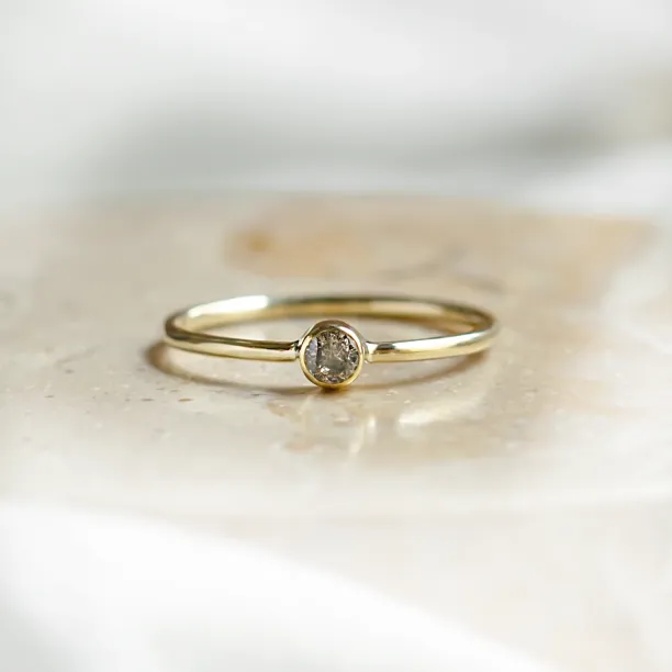 Minimalist engagement ring with salt and pepper diamond AINE Image