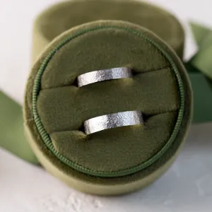 Gold wedding bands with hammered surface Uilliam Thumbnail