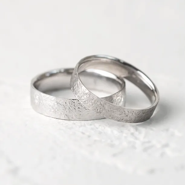 Gold wedding bands with hammered surface Uilliam Image