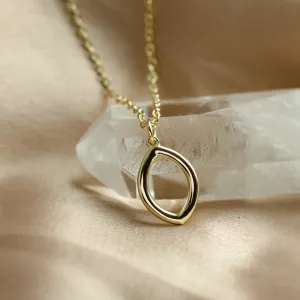 Minimalistický zlatý náhrdelník s přívěskem ve tvaru markýz HILARY Thumbnail