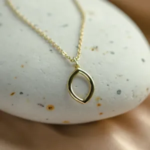 Minimalistický zlatý náhrdelník s přívěskem ve tvaru markýz HILARY Thumbnail