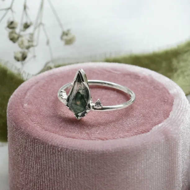 Gold ring with moss agate and diamonds KIRA Image