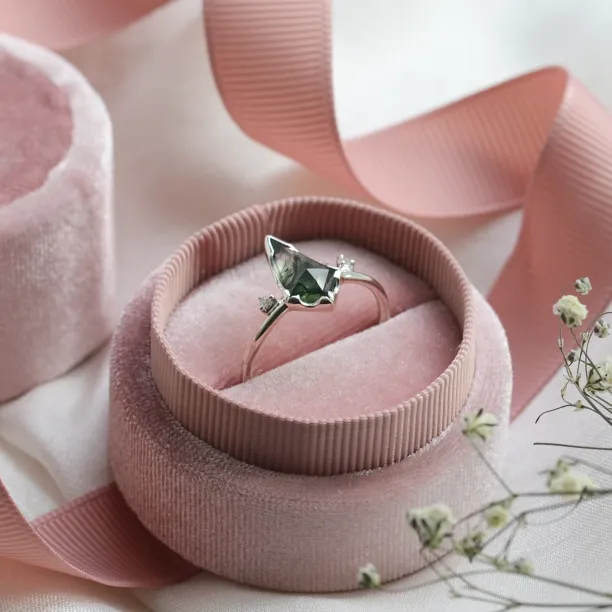 Gold ring with moss agate and diamonds KIRA Image