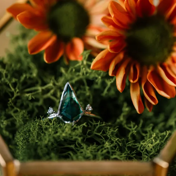 Gold ring with moss agate and diamonds KIRA Image