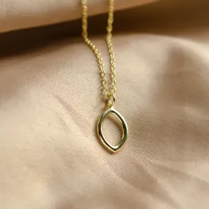 Minimalistický zlatý náhrdelník s přívěskem ve tvaru markýz HILARY Thumbnail