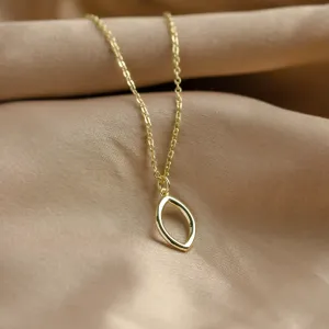 Minimalistický zlatý náhrdelník s přívěskem ve tvaru markýz HILARY Thumbnail