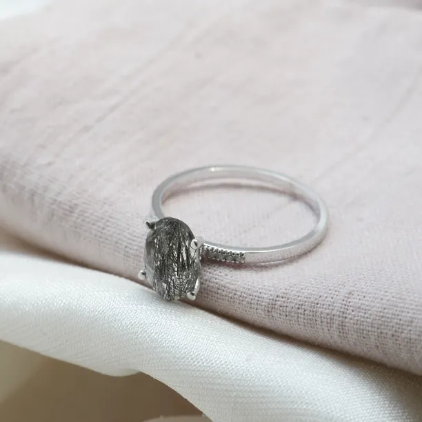 Minimalist ring with oval rutil quartz and diamonds ROXANE Image