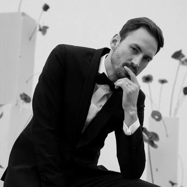 Irregular atypical wedding rings made of gold LUANA Image