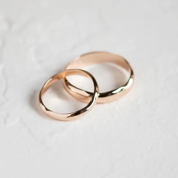 Irregular atypical wedding rings made of gold LUANA Image