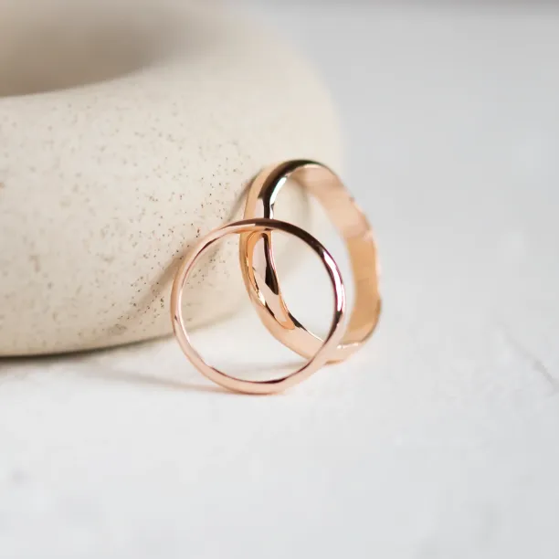 Irregular atypical wedding rings made of gold LUANA Image