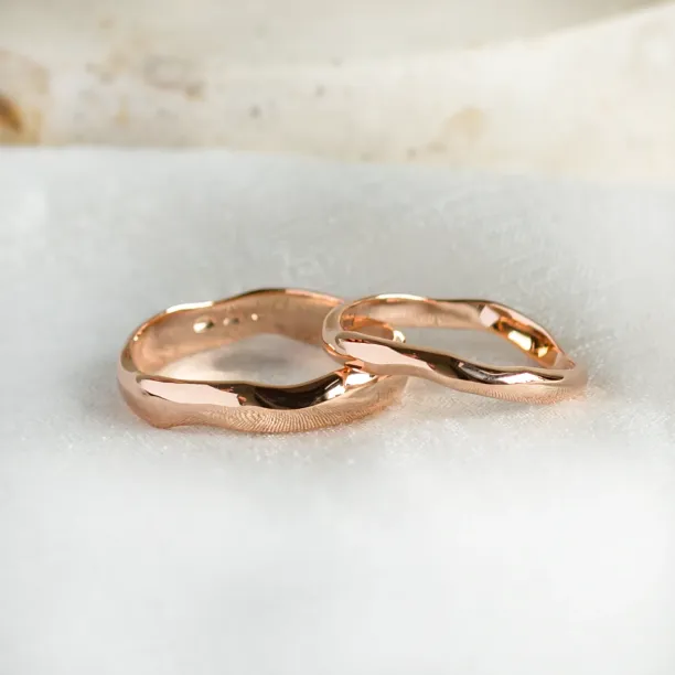 Irregular atypical wedding rings made of gold LUANA Image