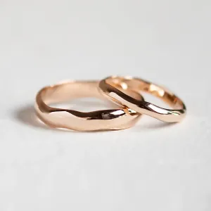 Irregular atypical wedding rings made of gold LUANA