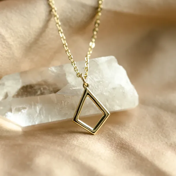 Minimalistický náhrdelník s přívěskem v kite tvaru CLAUDIA Image