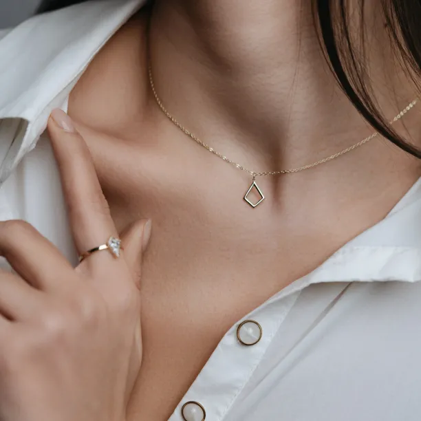 Minimalistický náhrdelník s přívěskem v kite tvaru CLAUDIA Image