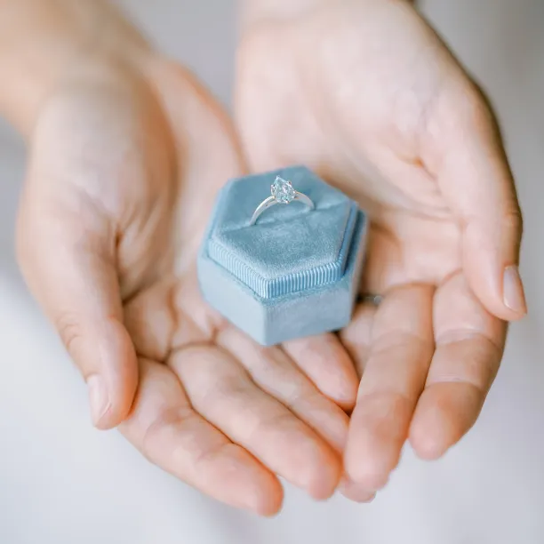 Zlatý prsten s modrým topazem OLLY Image