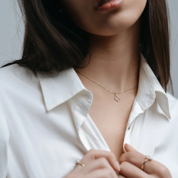 Minimalistický náhrdelník s přívěskem v kite tvaru CLAUDIA Image