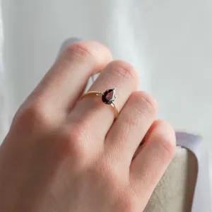 Gold garnet ring OLLY