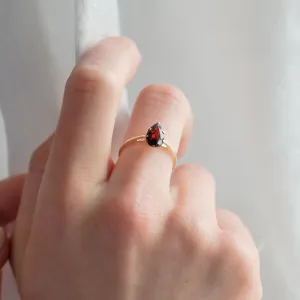 Gold garnet ring OLLY Thumbnail