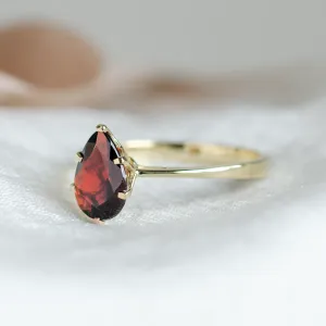 Gold garnet ring OLLY Thumbnail