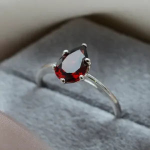 Gold garnet ring OLLY Thumbnail