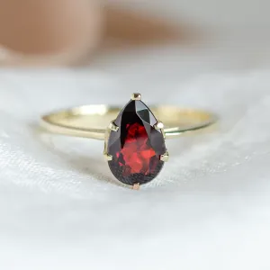 Gold garnet ring OLLY