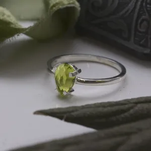 Gold ring with peridot BERTA