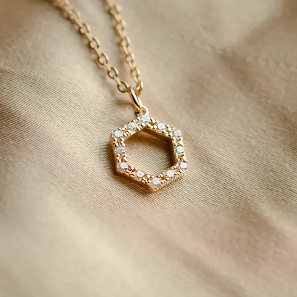 Zlatý náhrdelník s lab-grown diamantovým hexagon přívěskem MARION Image