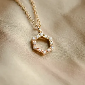 Zlatý náhrdelník s lab-grown diamantovým hexagon přívěskem MARION