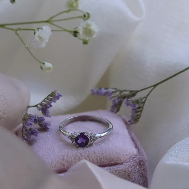 Gold ring with amethyst and diamonds MONNY Image