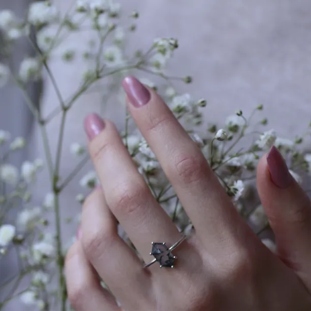 Gold ring with hexagon moss agate KLERA Image