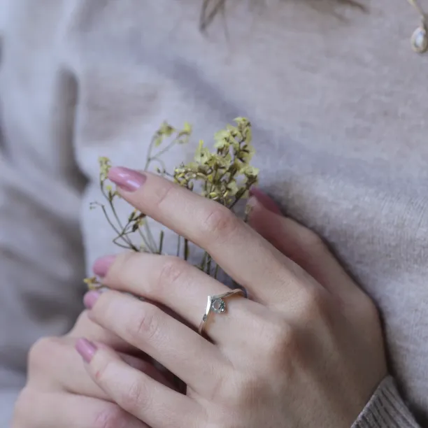Gold ring with moss agate AMY Image