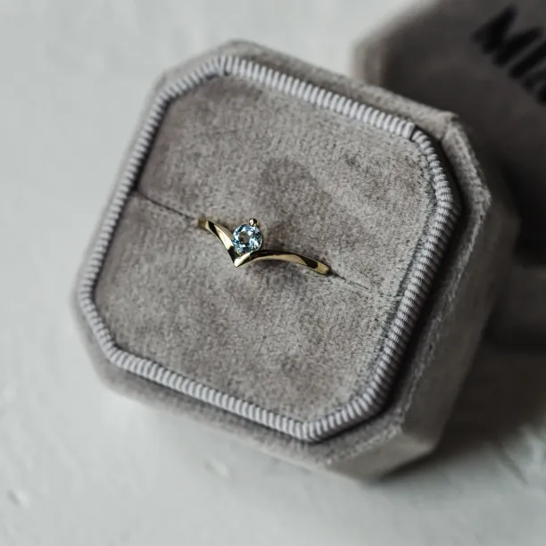 Gold aquamarine ring AMY Image