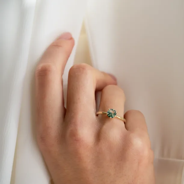 Minimalist gold ring with moss agate STAMI Image