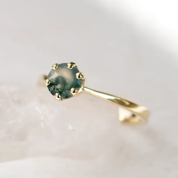 Minimalist gold ring with moss agate STAMI Image