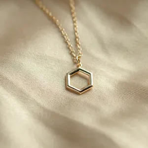 Zlatý náhrdelník s přívěskem hexagonu MEGAN Thumbnail