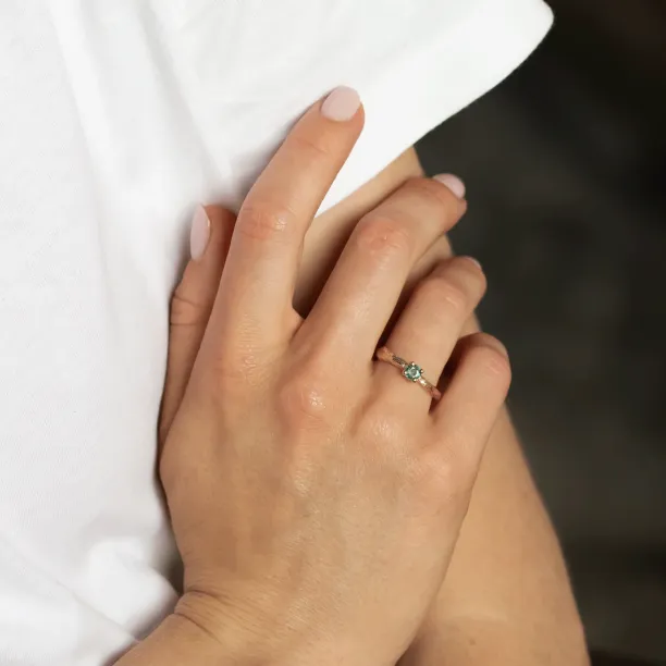 Zlatý prsten se smaragdem DREM Image