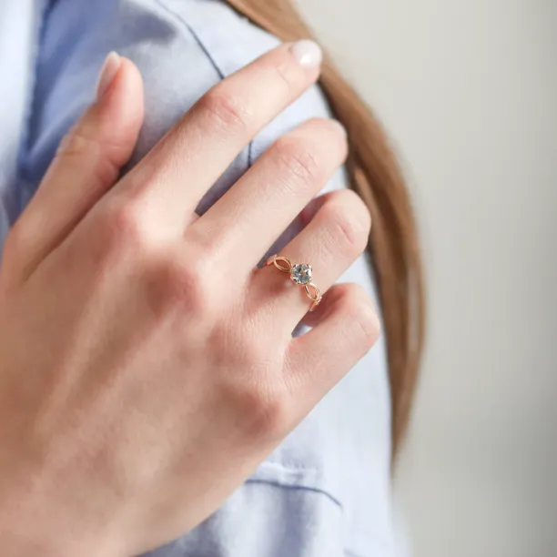 Zlatý prsten s akvamarínem a diamanty QUEEN Image