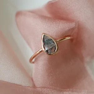 Minimalist gold ring with salt and pepper diamond REED Thumbnail