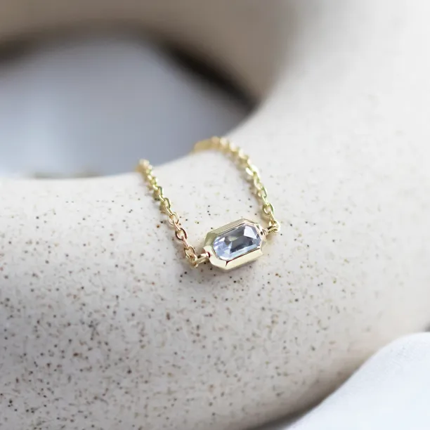 Minimalistický zlatý náramek se salt and pepper diamantem NAYA Image