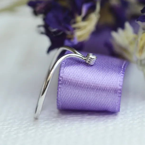 Minimalistický zlatý prsten s diamantem CAREN Image