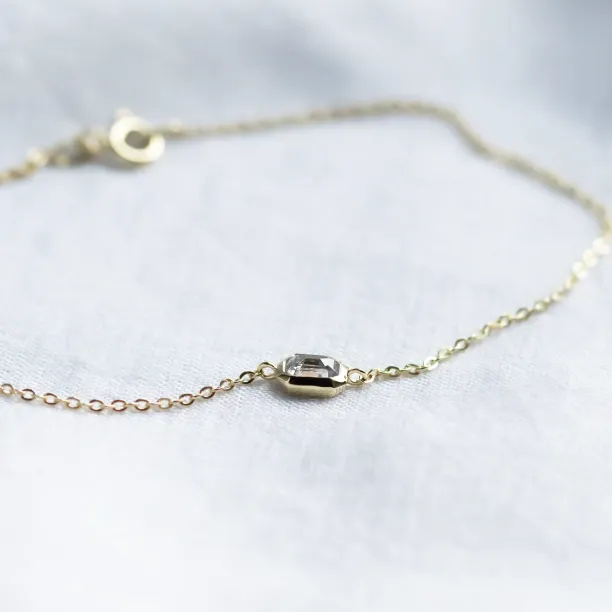 Minimalistický zlatý náramek se salt and pepper diamantem NAYA Image