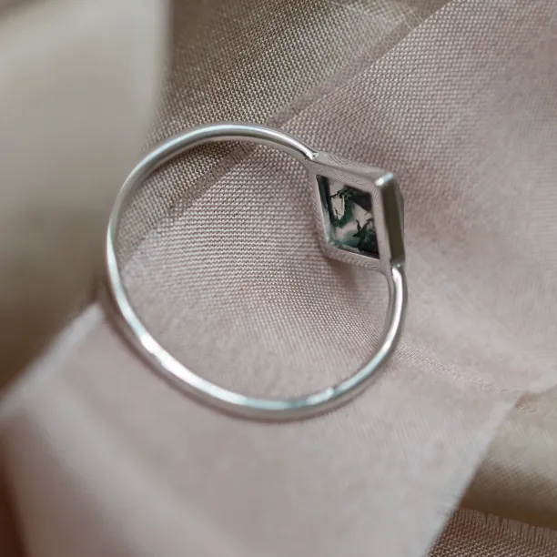 Gold ring with moss agate AUGUSTA Image