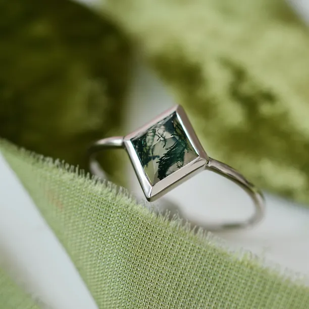 Gold ring with moss agate AUGUSTA Image