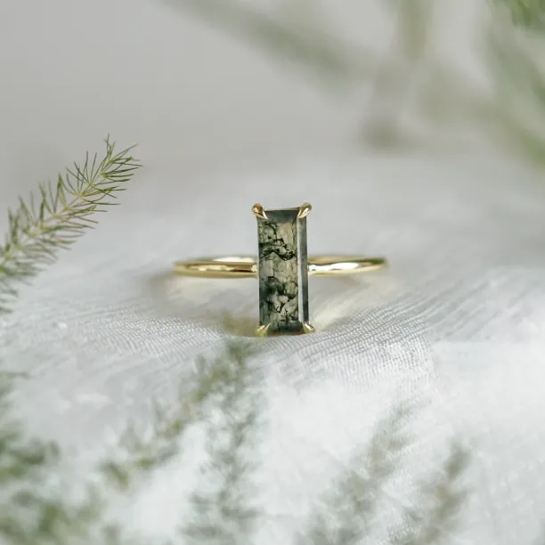 Gold ring with moss agate MOS Image
